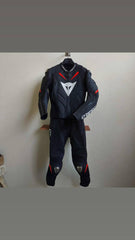Damotogear Super Speed D1 motorcycle leather suit with matching two-piece gloves and boots, full riding gear set.