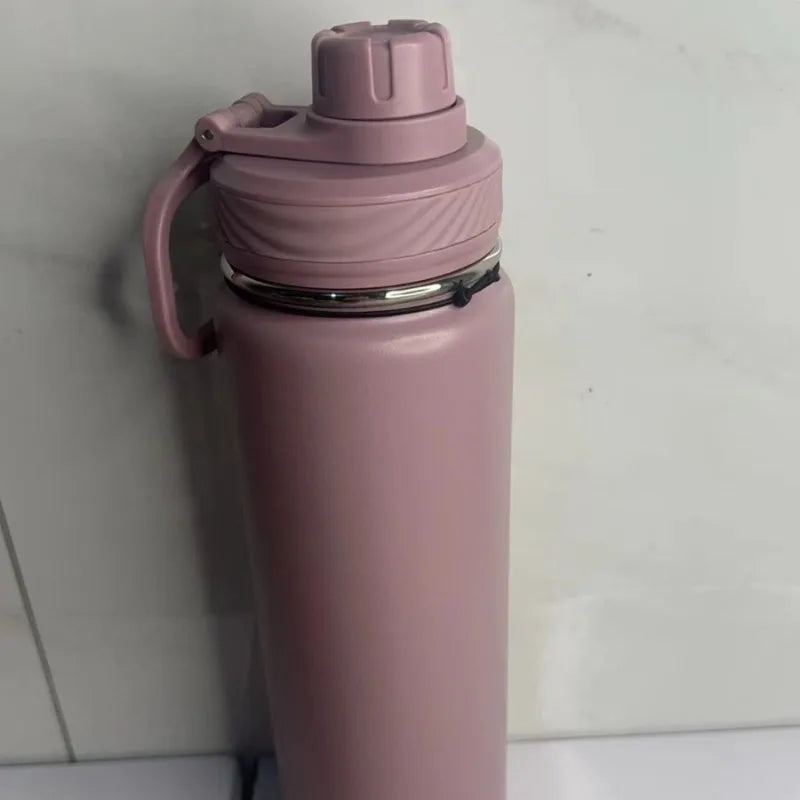 304 stainless steel insulated water bottle, 24oz vacuum sports cup by Adistore with a sleek, durable design for hot and cold drinks
