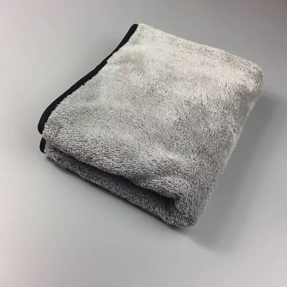 Eliteridegear microfiber car wash towel, 100x40cm, soft and fast-drying auto cleaning cloth with high water absorption for car washing.