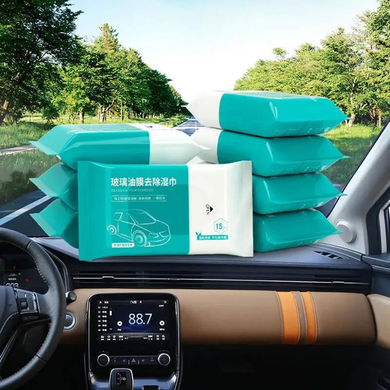 Eliteridegear car glass cleaning wipes for windshield and windows showing the pack and a clean, streak-free glass surface.