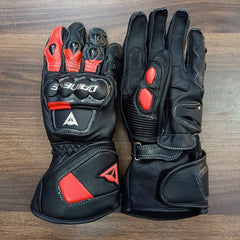 DAMOTOGEAR Super Speed D1 motorcycle leather suit with matching two-piece gloves and boots, designed for full riding protection.