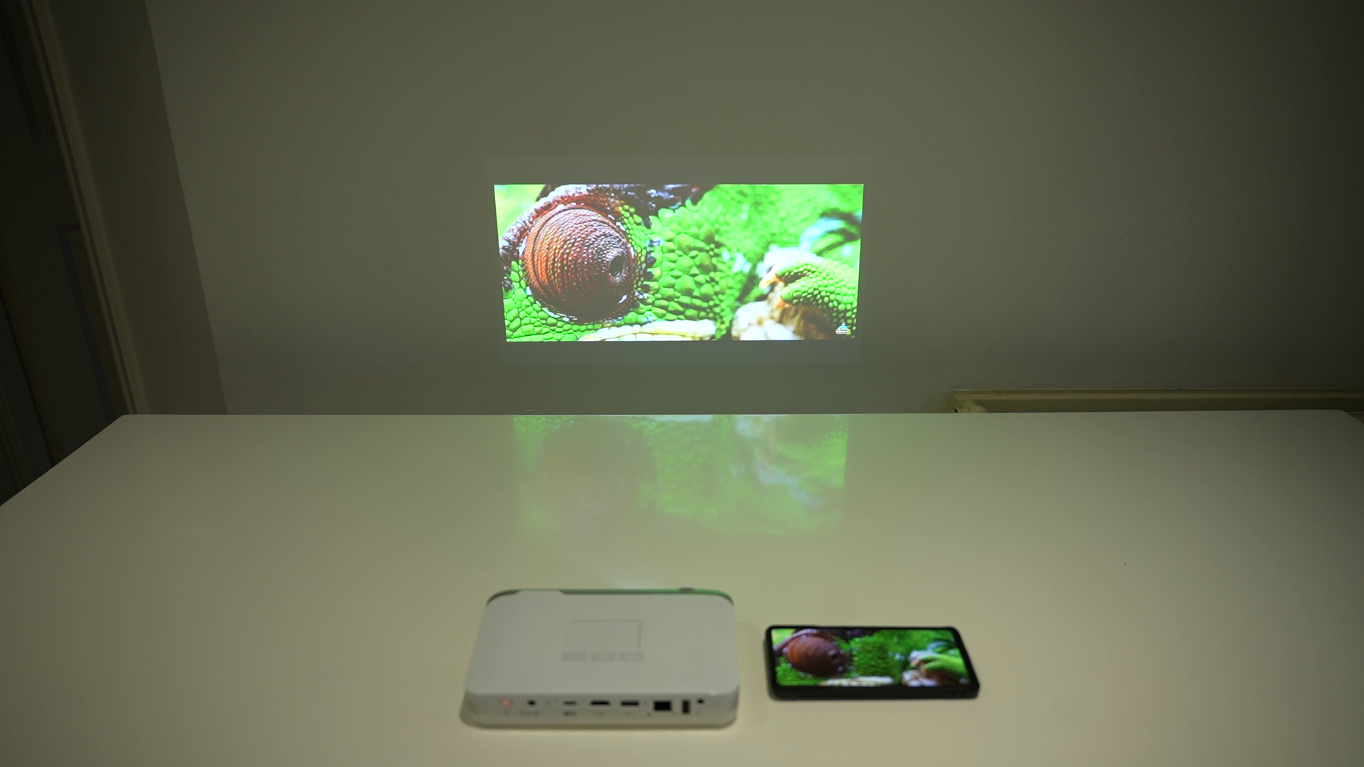 Personal Projector Pico Genie M550 Plus 4.0 smart projector displaying full HD image with 650 lumens, ultra-portable design, and compact size.